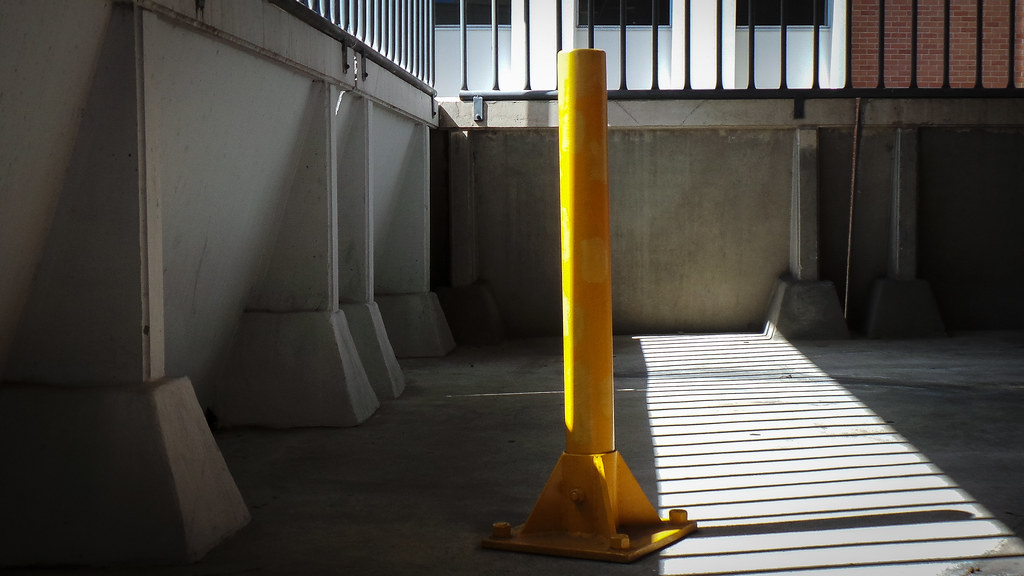 what do bollards do