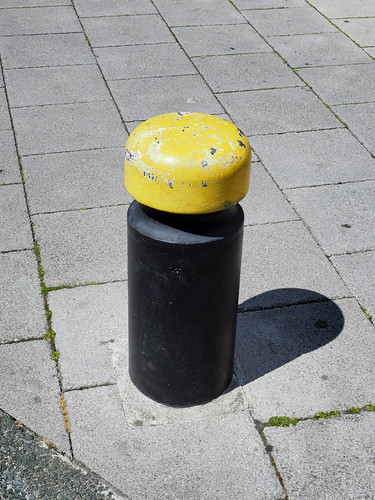 how to install bollards in existing concrete