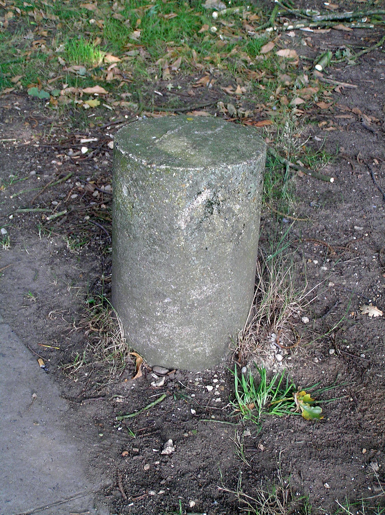 bollards with chain loop